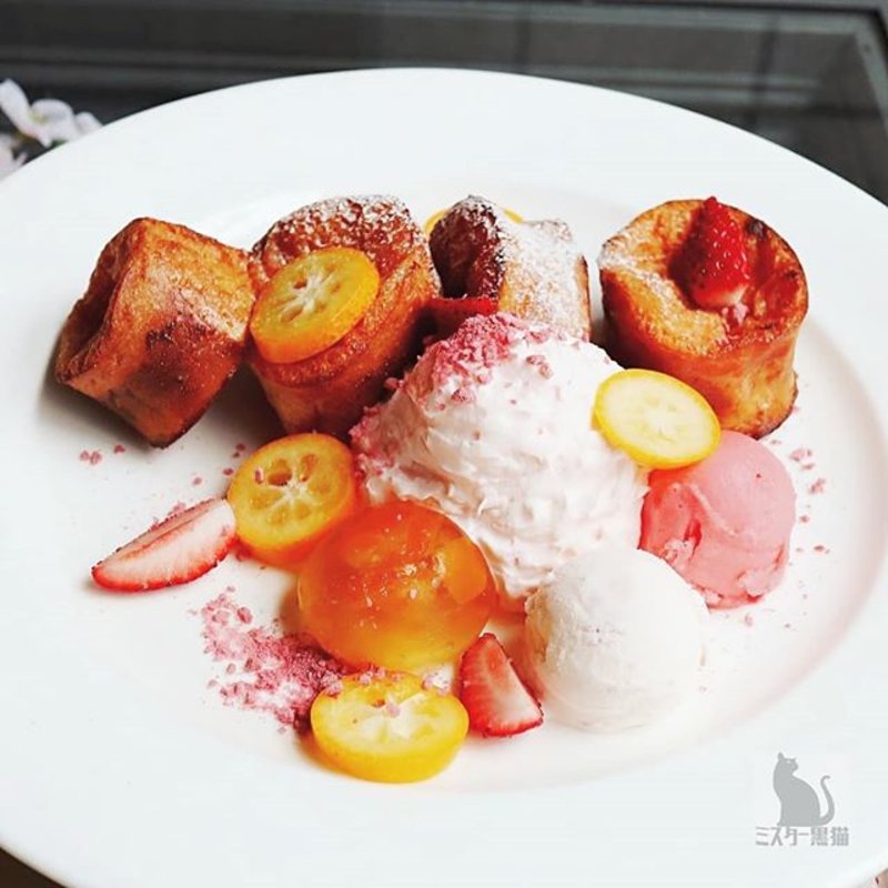 桜フレンチトースト(カフェ＆ダイニング ゼルコヴァ)