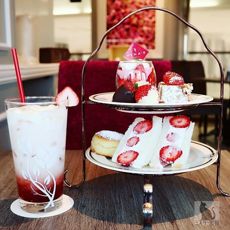 あまおうたっぷりアフタヌーンティーセット(ル サロン ド ニナス 小田急百貨店新宿)