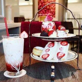 あまおうたっぷりアフタヌーンティーセット(ル サロン ド ニナス 小田急百貨店新宿)