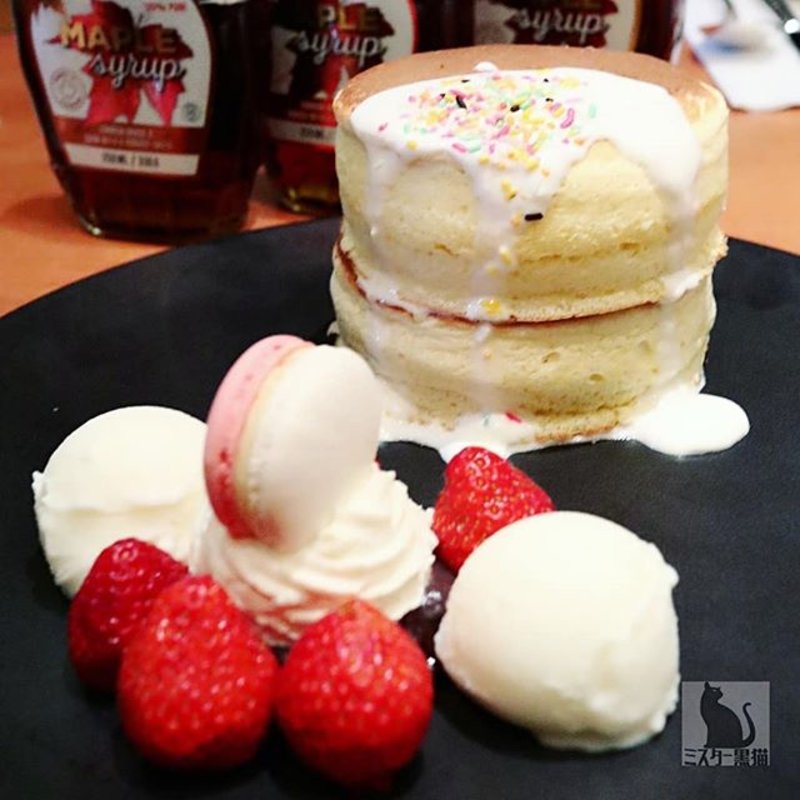 あまおうパンケーキ八丈島ジャージーミルクジェラート添え(SATSUKI サツキ)