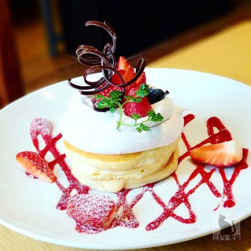 いちごとラズベリーのパンケーキ(カフェ クッチーナ&カンパニー )