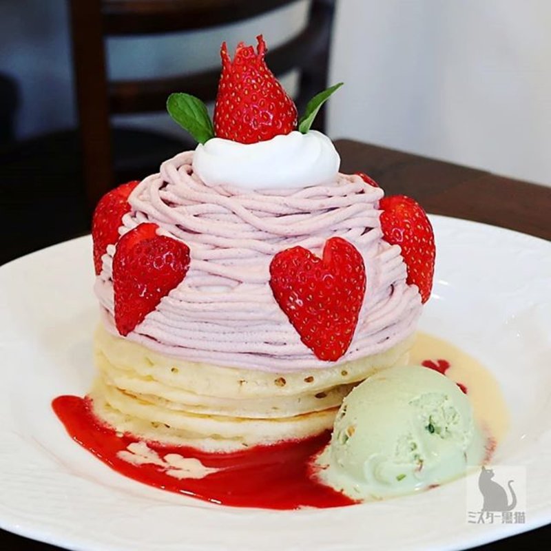 いちごのモンブランとクレームダンジュのパンケーキ(カフェ アンジェ)