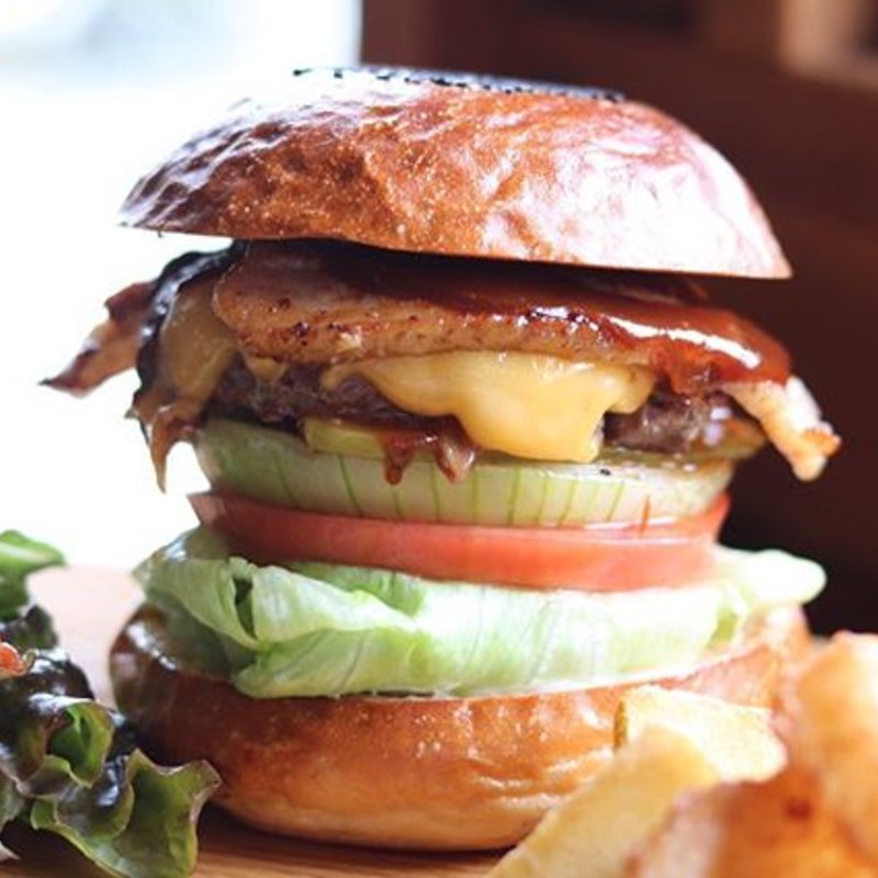 炭火ベーコンチーズバーガー(デリボーイ ブロス ハンバーガー （Deli☆Boy BROS. HAMBURGER）)