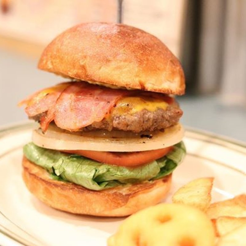 ベーコンチーズバーガー(CARLY BURGER)