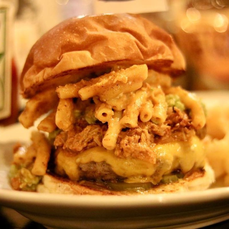 プルドポークマカロニチーズバーガー(サントゥーダイナー （Sun2Diner）)