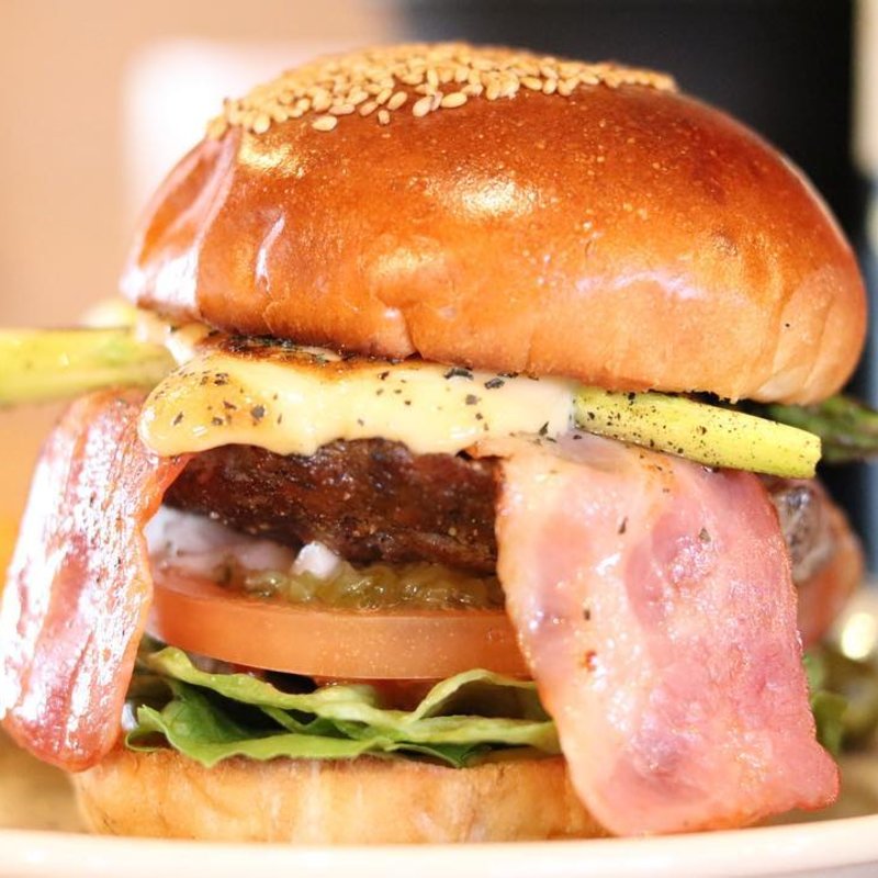 アスパラガスベーコンバーガー(キングス エイト ダイナー  （King's 8 Diner）)