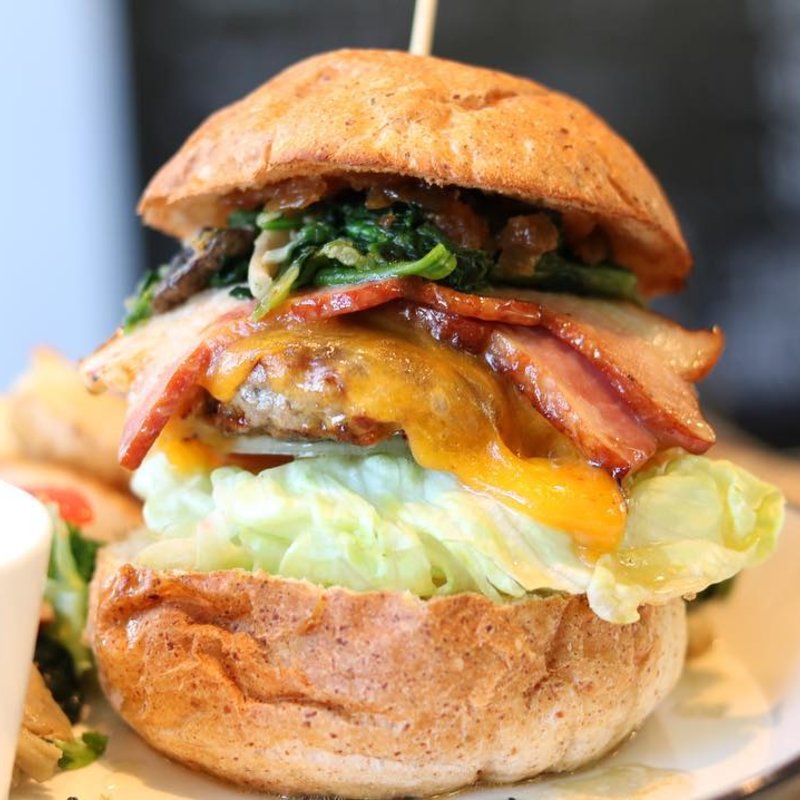 スピナッチベーコンチーズバーガー(サラダショップランチア)