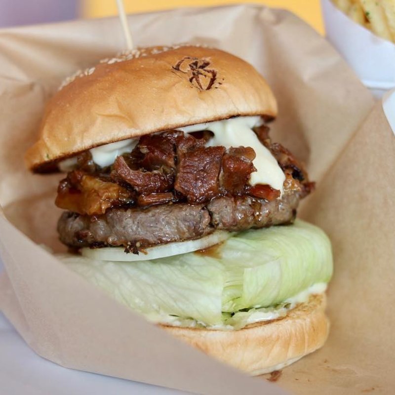 牛すじバーガー(BOMB BURGER)