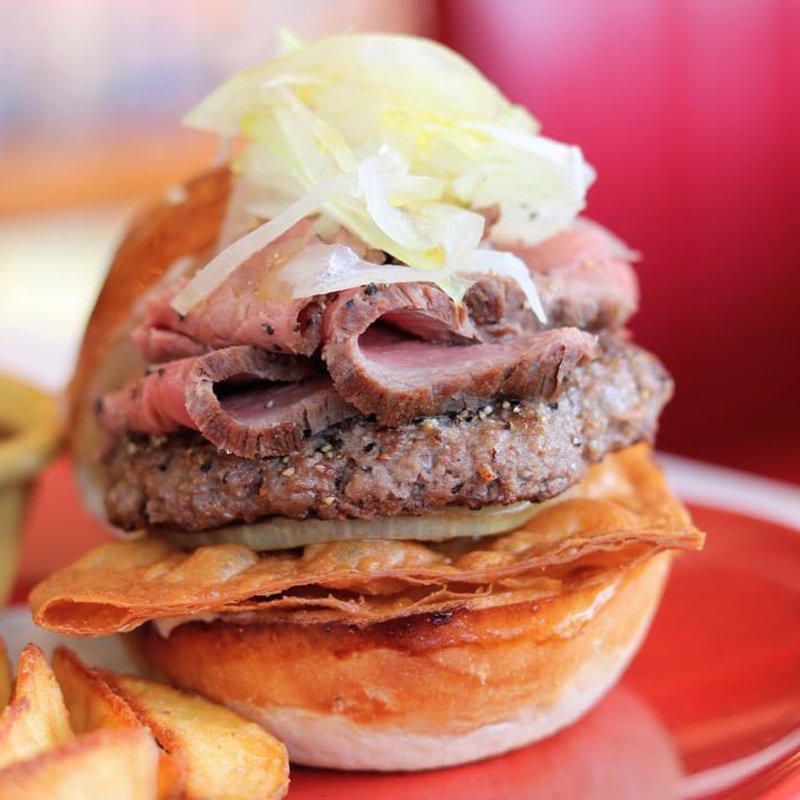 牛モモ肉のローストビーフバーガー(ビッグベンダイナー)