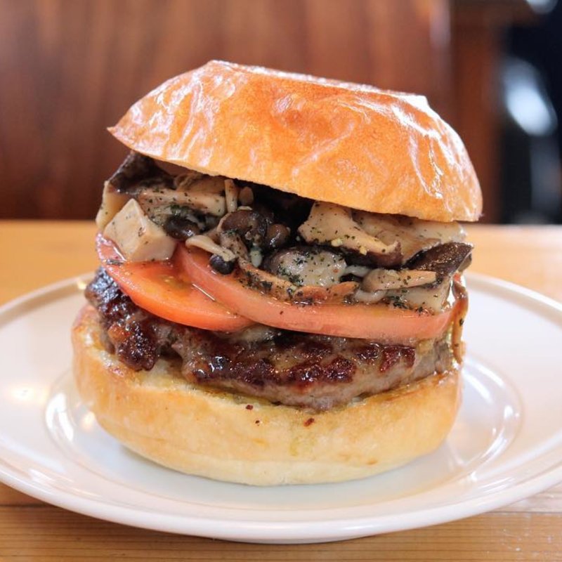 奥日野キノコのコンフィバーガー(ザ バーガー スタンド ブブノワ （THE BURGER STAND BUBNOVA）)