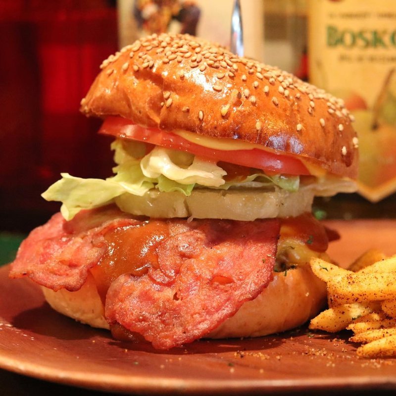 ベーコンパインリッチチーズバーガー(ザ★ゴールデンハンバーガーズ （【旧店名】宇宙酒場）)