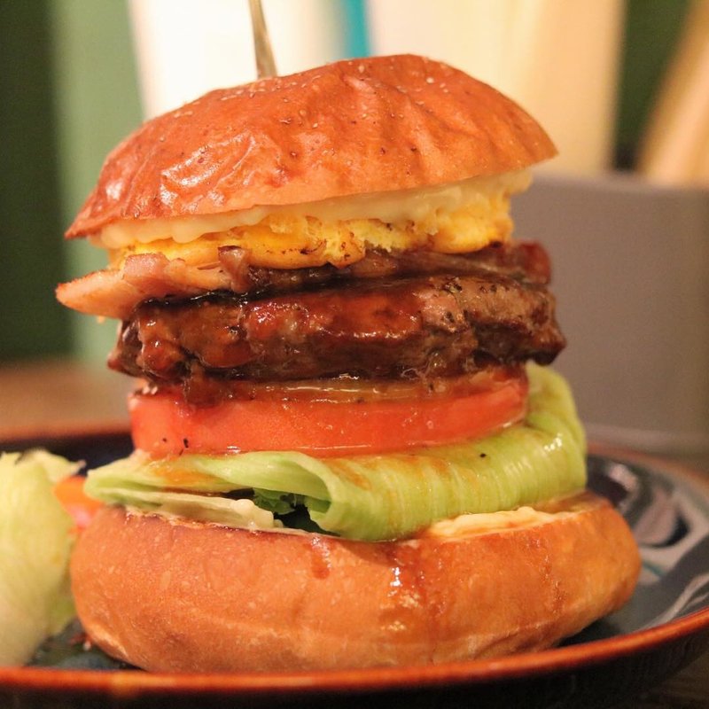 テリヤキ玉子ベーコンバーガー(肉ハサミ屋)