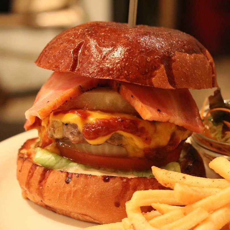 パインチーズベーコンバーガー(エスビーダイナー コウベ （S.B.DINER-KOBE）)