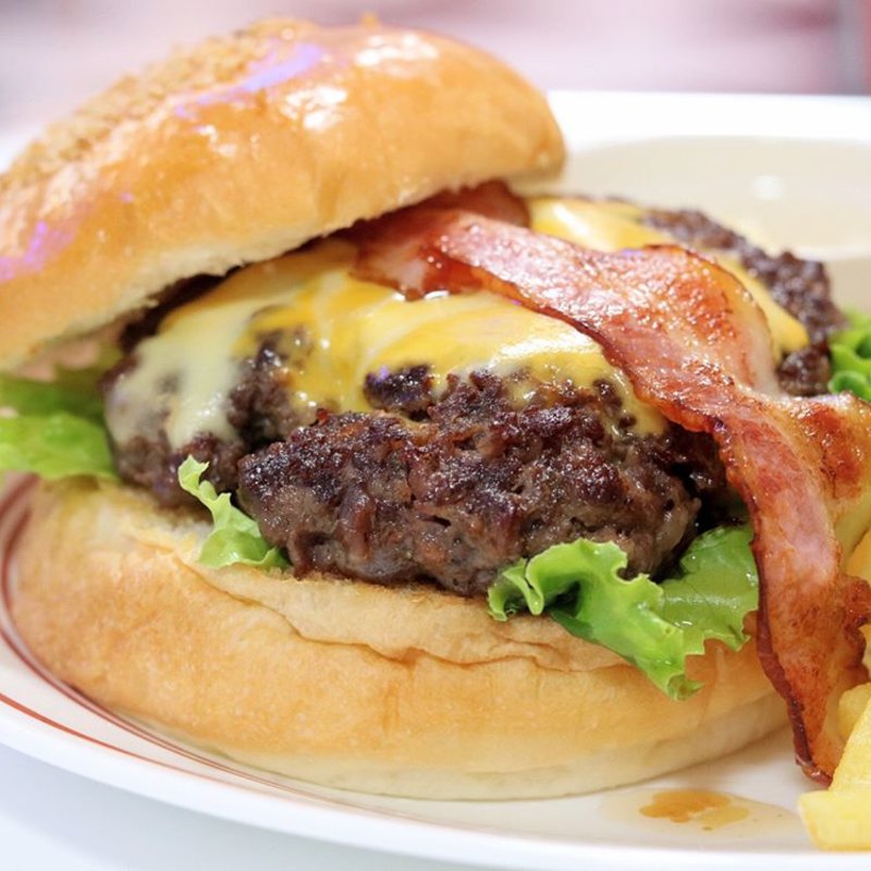 知多牛ベーコンチーズバーガー(セントラルダイナー)