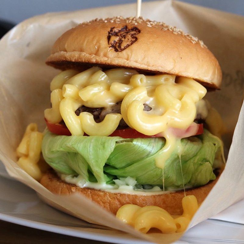 マッケンチーズバーガー(BOMB BURGER)