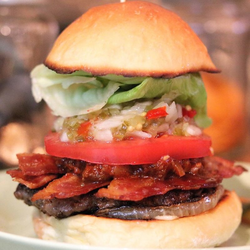 チリミートベーコンバーガー(Beer Pub BRICK LANE（ブリックレーン） 伏見店)