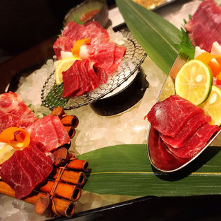 特上馬刺し盛り(4種)(3人前)(馬桜 下通り店 （うまざくら）)