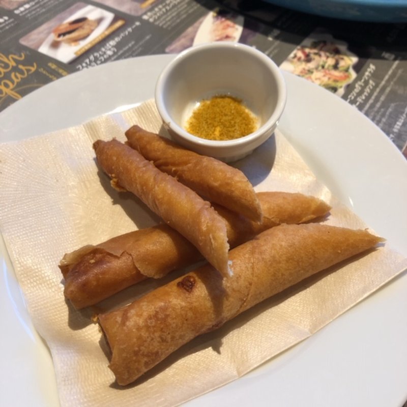 海老とチーズ2種類のスティック春巻き (BISTRO RUBAN)