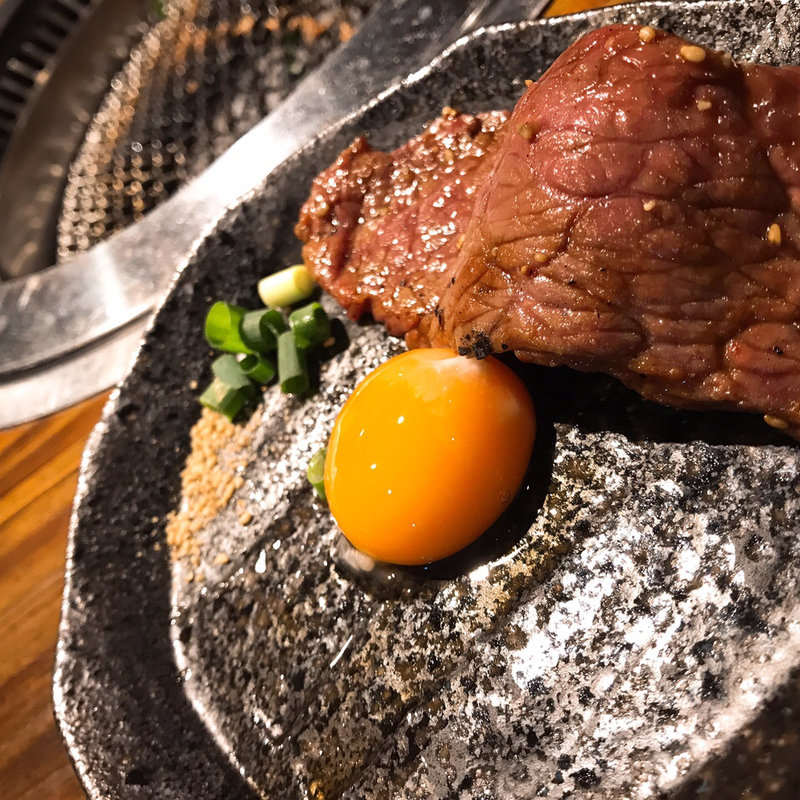 (赤身焼肉のカリスマ 牛恋 新宿店)