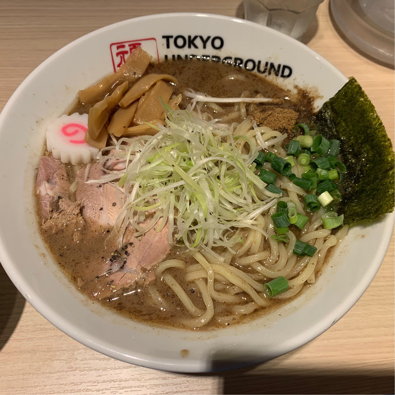 ラーメン(東京アンダーグラウンドラーメン 頑者 （TOKYO UNDERGROUND RAMEN 頑者）)