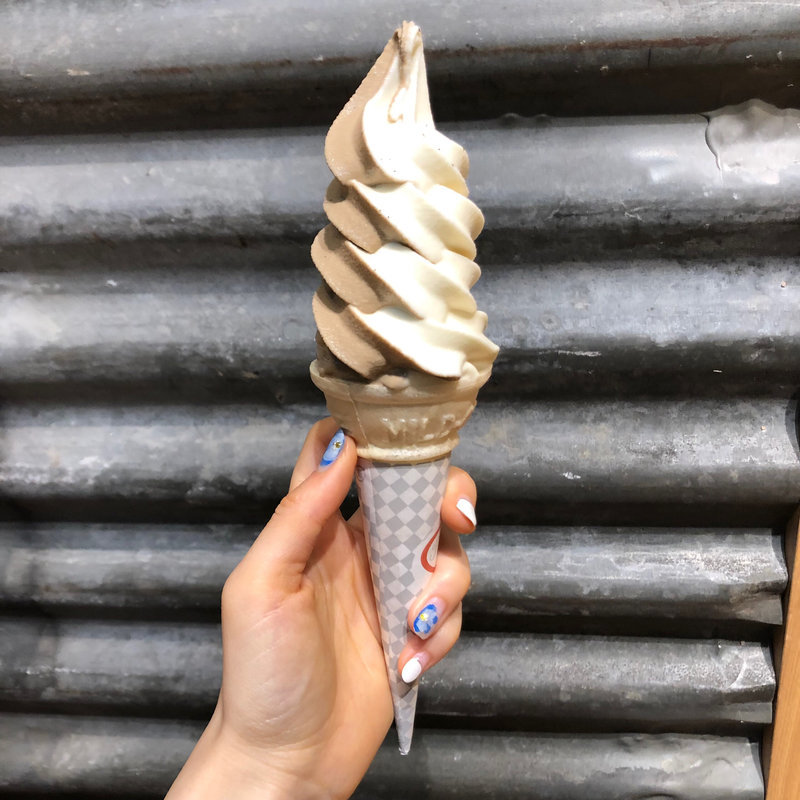 ジャージー牛乳のソフトクリーム　プレーン×ほうじ茶ミックス(無印良品銀座)