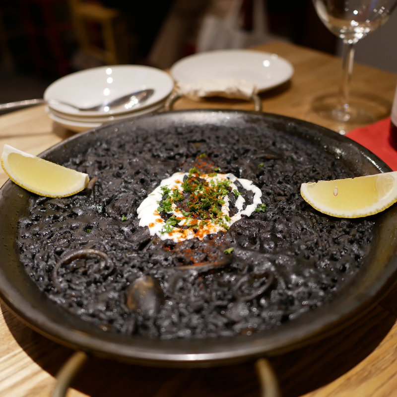 イカ墨のパエリア(バル トレボ )