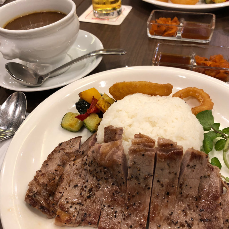 サーロインステーキカレー 〜夏野菜添え〜(銀座ライオン 上野西郷会館店)