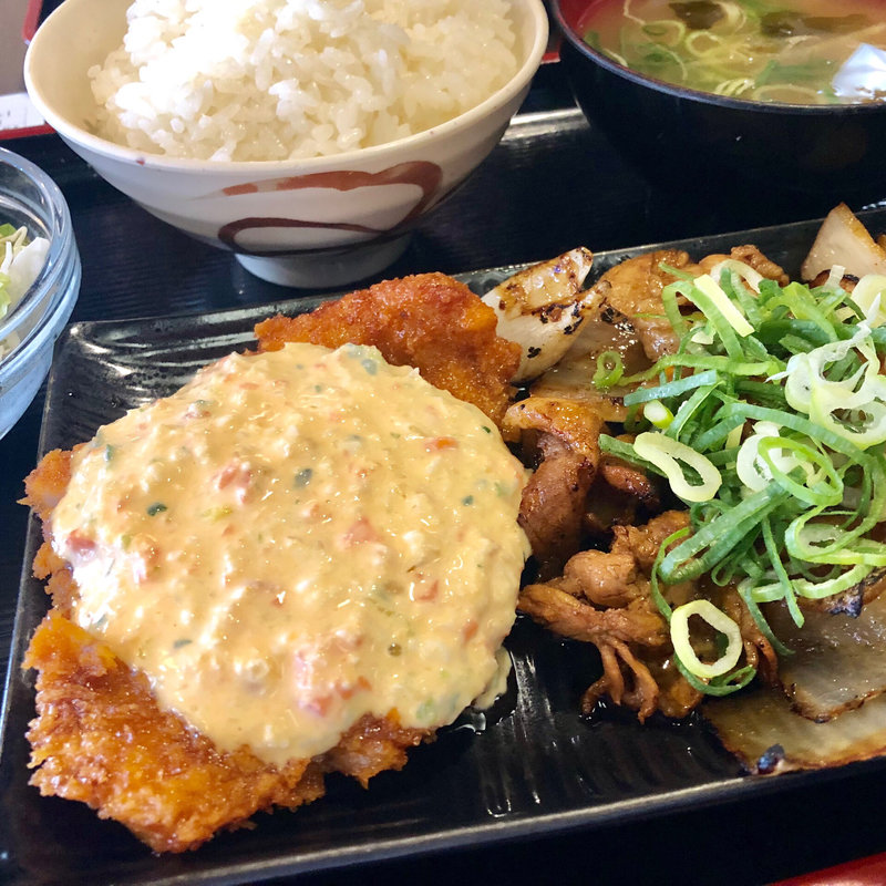豚カルビ焼肉とチキン南蛮コンビ定食（ふらかる）(宮崎郷土料理どぎゃん 本店)