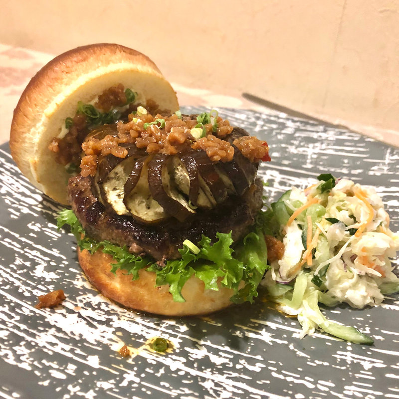 納豆ソースの焼きナスバーガー(JACK's KITCHEN)