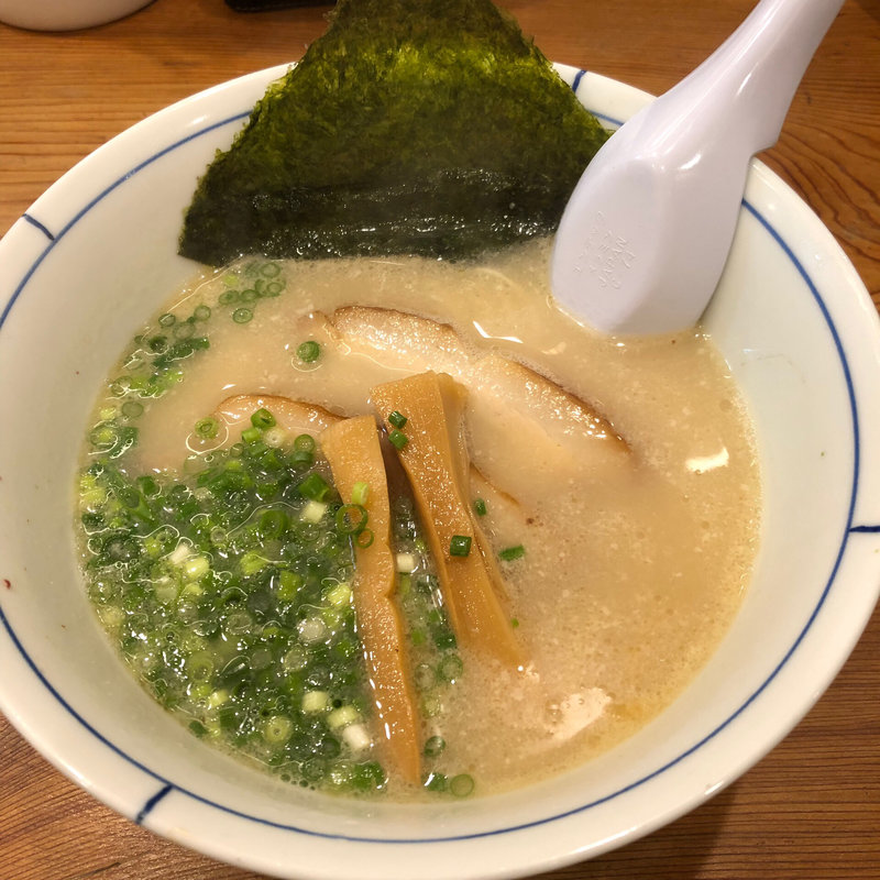 豚骨ラーメン(烈志笑魚油 麺香房 三く)