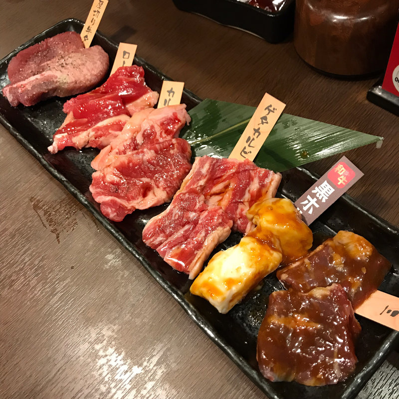 赤身充実セット(鶴橋酒場 情熱ホルモン)