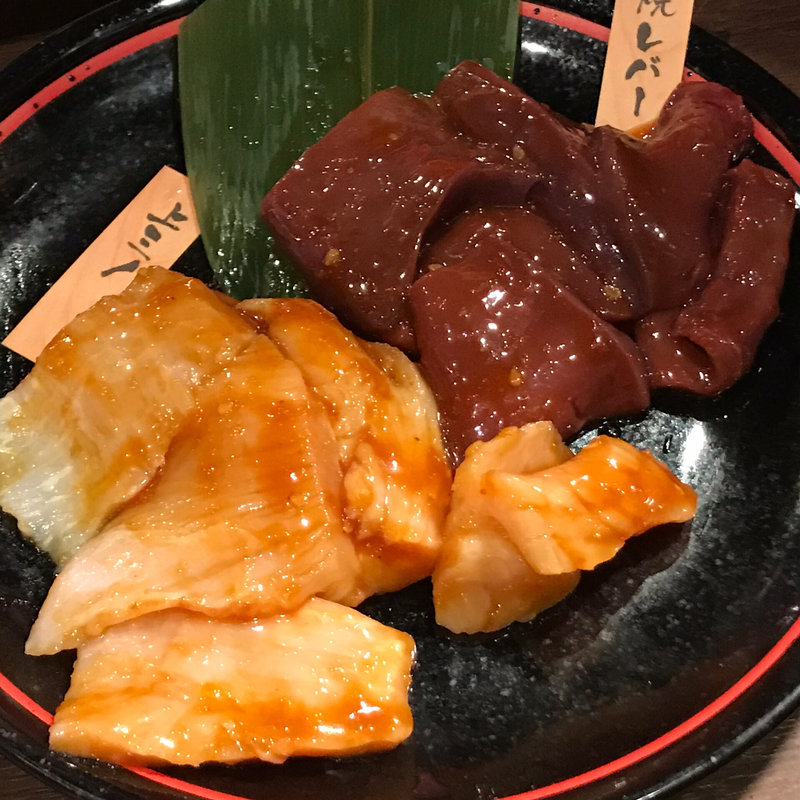 焼レバー・上ミノ(鶴橋酒場 情熱ホルモン)