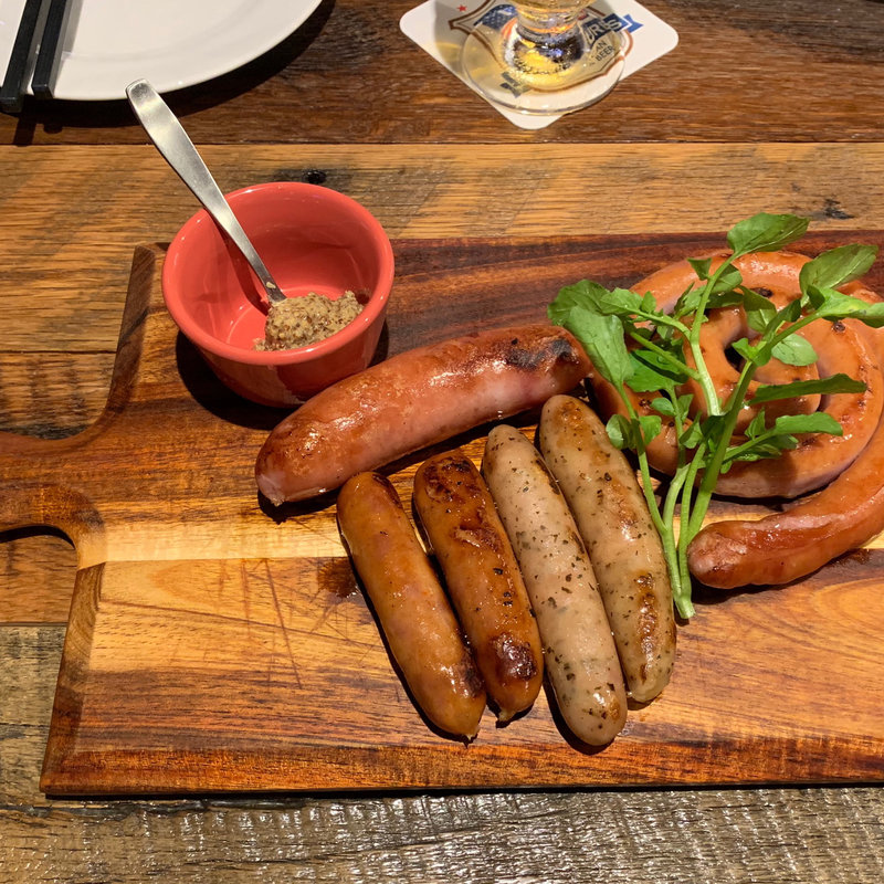 ソーセージ盛り合わせ(ビービープレジャーズ)