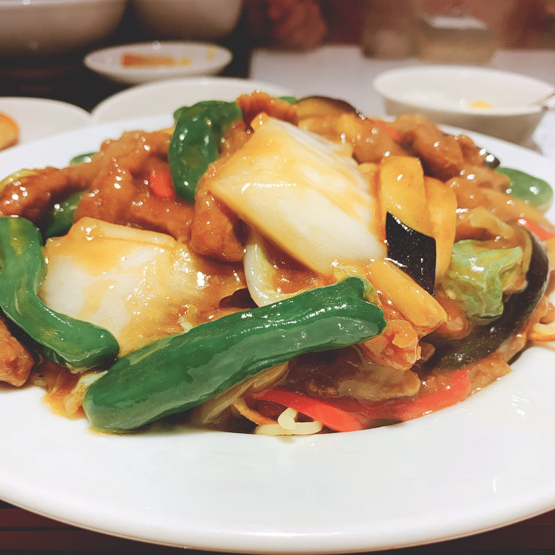 牛肉と獅子唐のあんかけ焼きそば(DRAGON酒家 関内店)