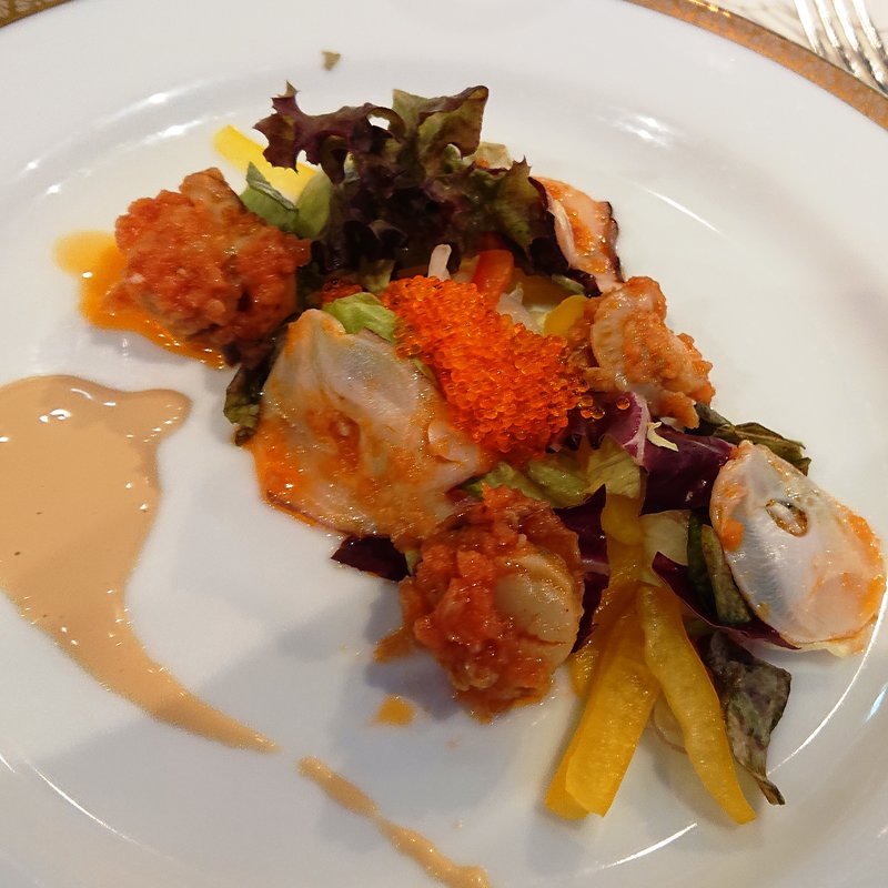 北海タコとホタテの軽いスモークスウィートチリソースマリネ(（株）東京會舘　銀座スカイラウンジ)