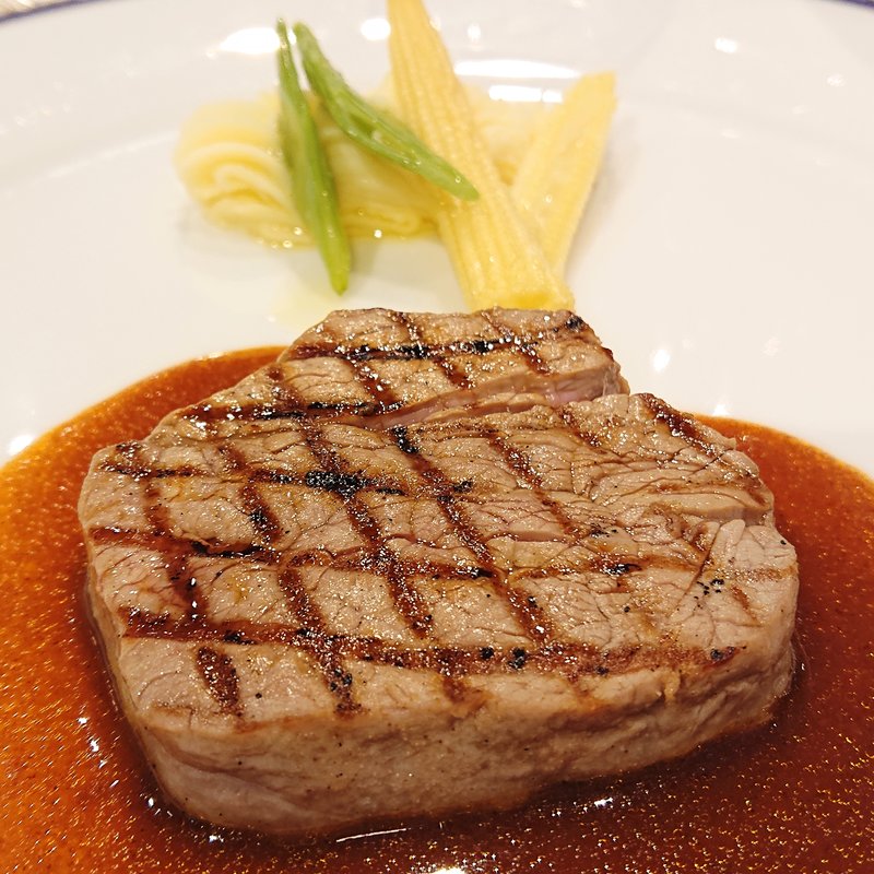 牛フィレ肉のグリエ　赤ワインソース(（株）東京會舘　銀座スカイラウンジ)