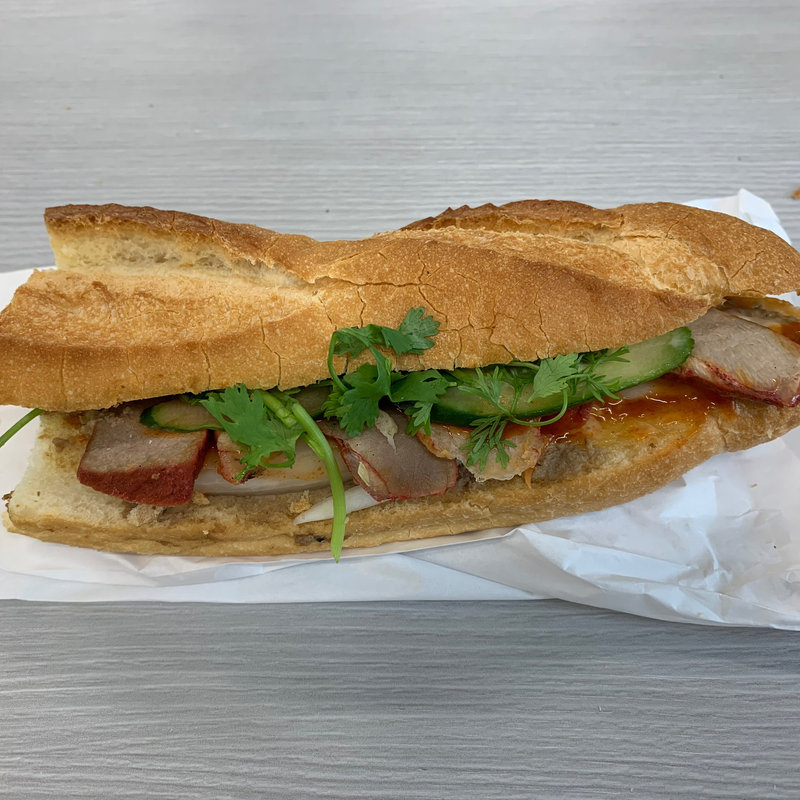 焼豚肉バインミー(Banh Mi Thit Nuong)(ハローベトナム)