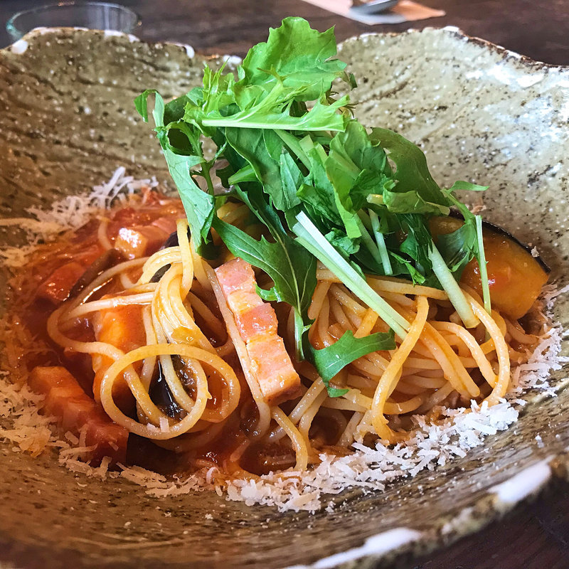 パスタランチ（あぶりベーコンとナスのトマトパスタ）(はちやま （HACHIYAMA）)