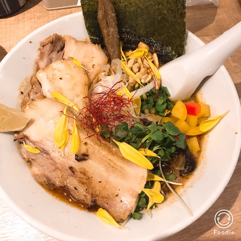 厚切りチャーシュースパイスラーメン(スパイスラーメン 点と線.)