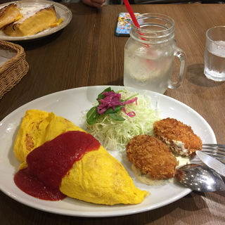 オムライス ＆カニクリームコロッケ(たまご洋食 グルメモア)