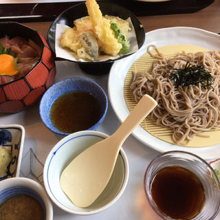 マグロ丼定食(がんこ 新宿山野愛子邸 )