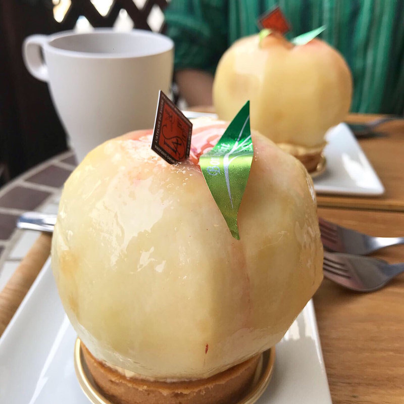 丸ごと桃のタルト(ラトリエ ドゥ シュクル)