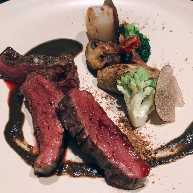 メイン(コーテシー （COURTESY）)