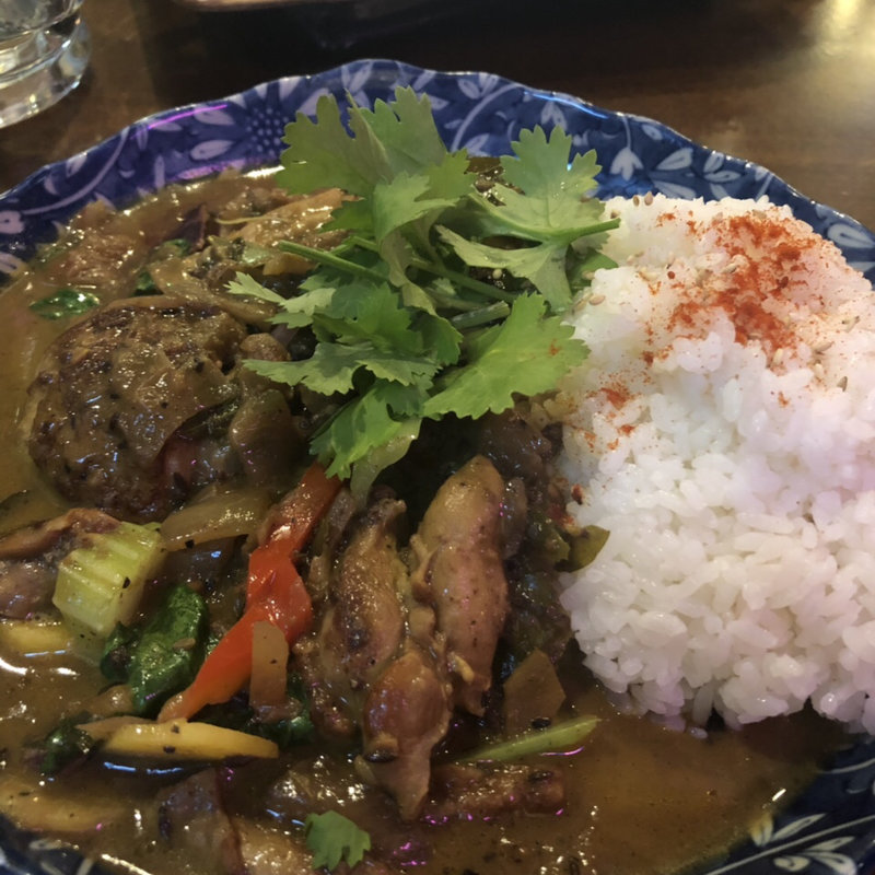 タイ風スパイシーチキングリルのグリーンカレー(Craft Beer Diner TAKIEY)