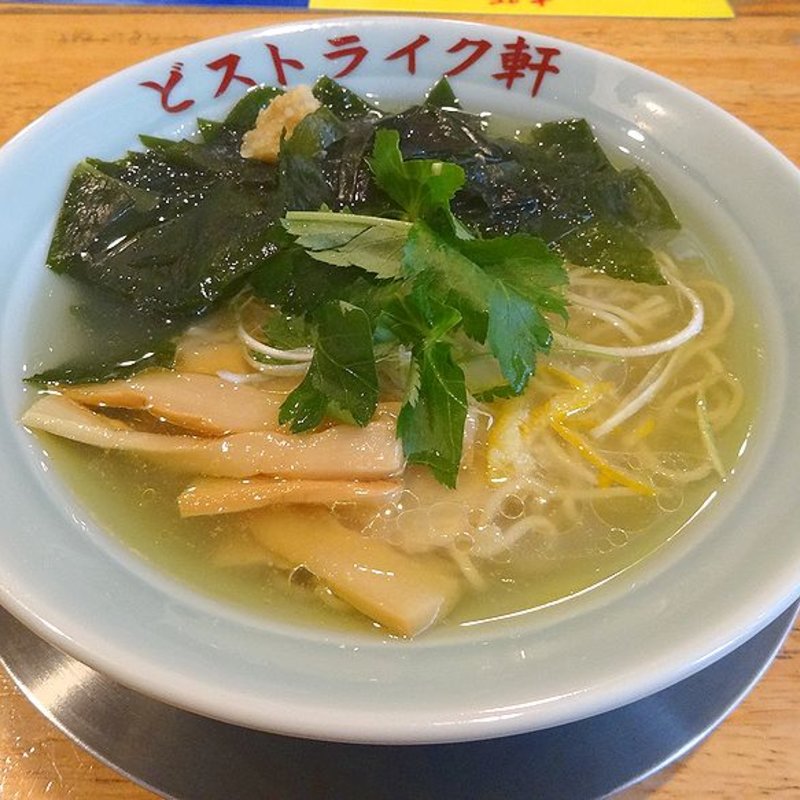 潮そば + 手刈りわかめ(どストライク軒 THE BEACH )