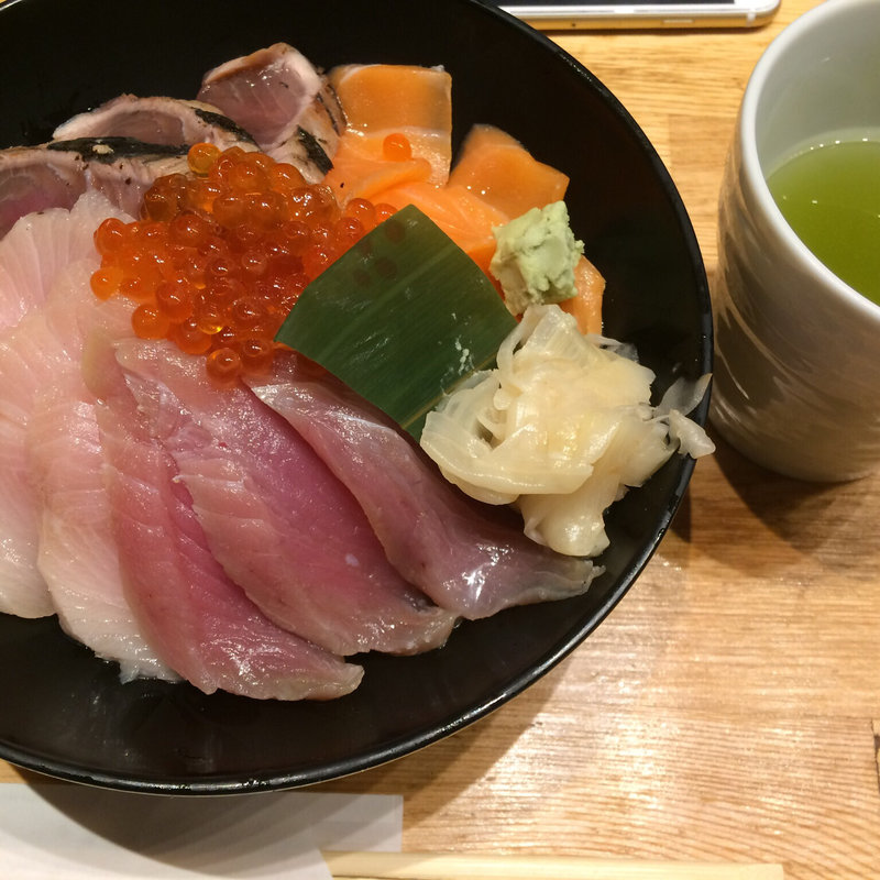 (築地丼家 よし （つきじどんや よし）)