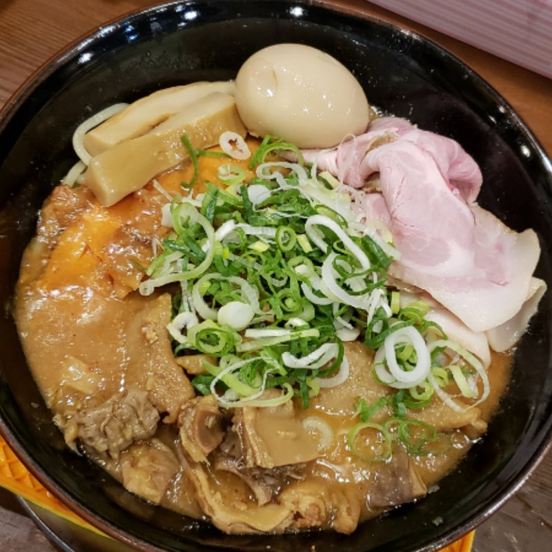 鮭と鮭フレークのチーズ味噌ラーメン(まりお流 )