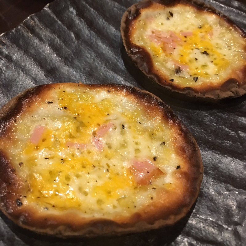 ひと口ピザ3口(酒場おっとん)