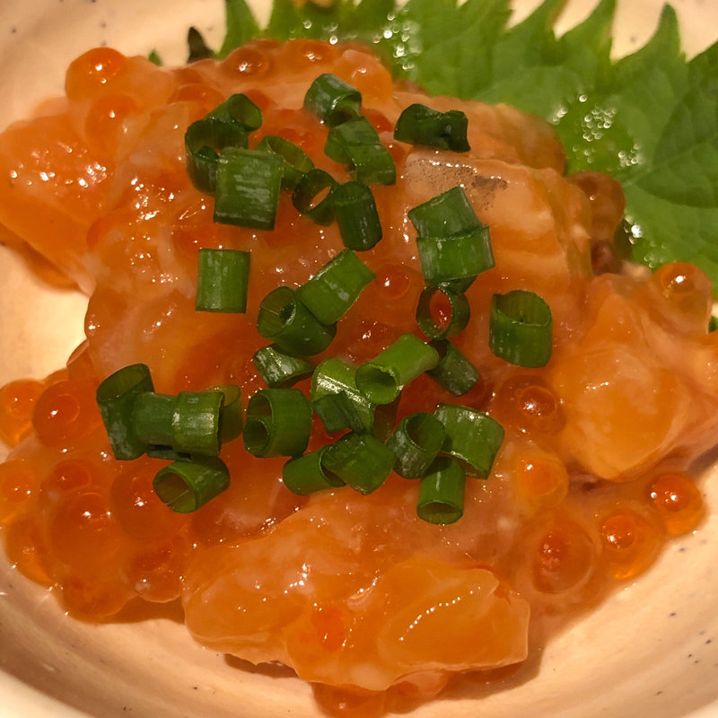 イクラとサーモンの塩辛(ホルモン焼肉しまちゃん)