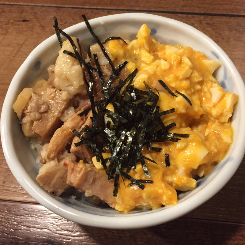 肉たま丼(旭川らーめん 大雪軒)